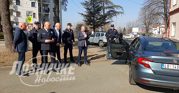 САРАДЊА ГРАДА И МУП-А – Полицији поклонили аутомобил