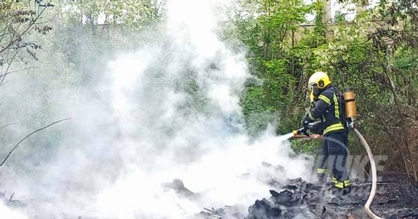 ПОЖАР У „ВИСКОЗИ“ – Црни дим забринуо грађане
