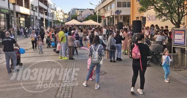 МЕЂУНАРОДНИ ФЕСТИВАЛ ЖИВИХ СТАТУА И УЛИЧНИХ МУЗИЧАРА И ЗАБАВЉАЧА – Невидљиви највидљивији МЕЂУНАРОДНИ ФЕСТИВАЛ ЖИВИХ СТАТУА И УЛИЧНИХ МУЗИЧАРА И ЗАБАВЉАЧА – Невидљиви највидљивији