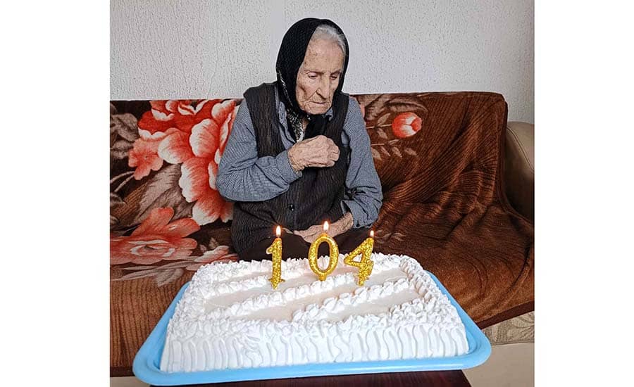 ЗАГОРКА РАДНИЋ ИЗ ГРНЧАРЕ – Свећице за 104. рођендан