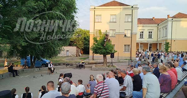 У СУСРЕТ ВИДОВДАНУ – Гусле, икона и пушка, увек су висили на зиду У СУСРЕТ ВИДОВДАНУ – Гусле, икона и пушка, увек су висили на зиду