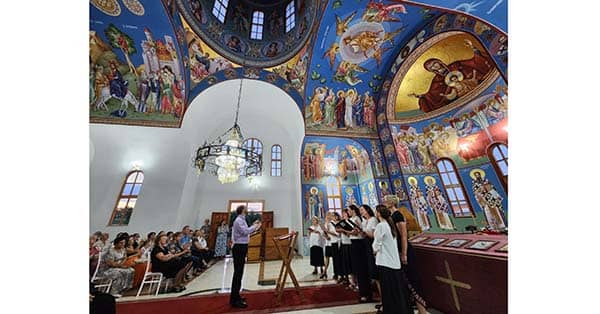 У ЛОЗНИЧКОМ ПОЉУ – Певао црквени хор из Канаде У ЛОЗНИЧКОМ ПОЉУ – Певао црквени хор из Канаде