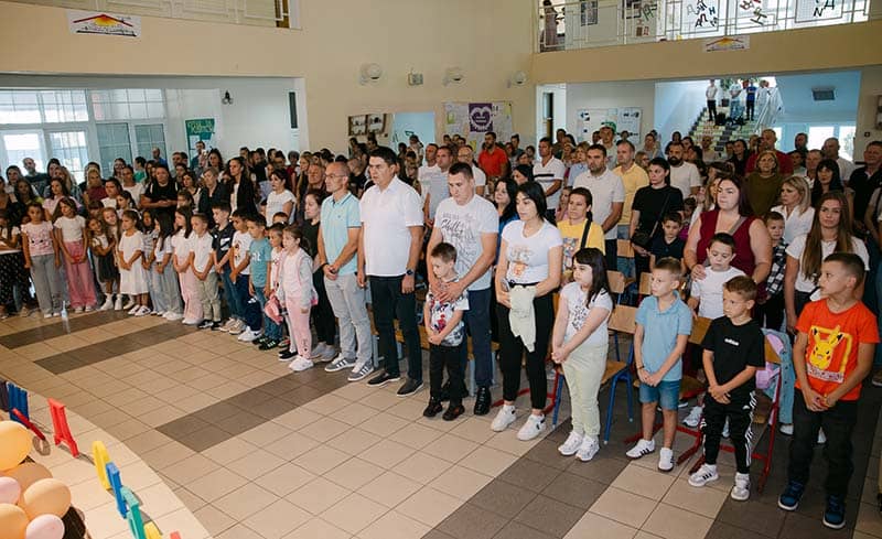 У ОШ „ПЕТАР ВРАГОЛИЋ“ У ЉУБОВИЈИ – Свечани пријем за ђаке прваке