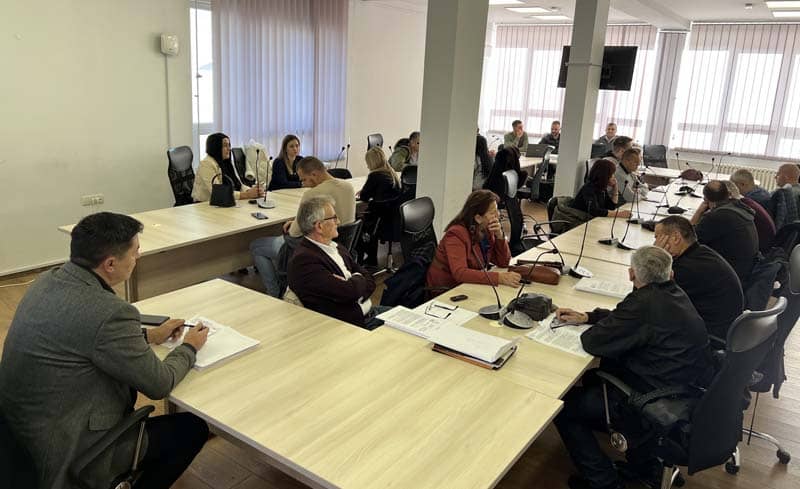 ОДРЖАНЕ РЕДОВНА И СВЕЧАНА СЕДНИЦА СО ЉУБОВИЈА – Наставак рада у интересу грађана