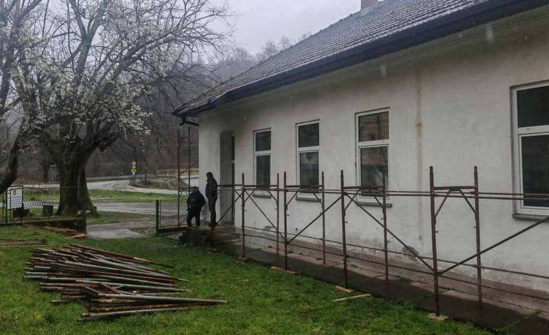 У НАЈСТАРИЈОЈ ШКОЛИ У ОПШТИНИ ЉУБОВИЈА – Почели радови на енергетској санацији