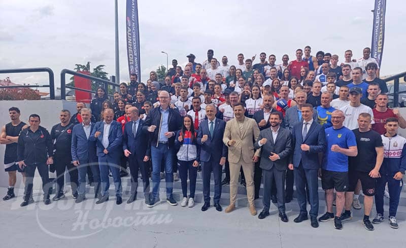 МИНИСТАР СПОРТА ЗОРАН ГАЈИЋ И ПРЕДСЕДНИК ОЛИМПИЈСКОГ КОМИТЕТА  СРБИЈЕ ДЕЈАН ТОМАШЕВИЋ У ЛОЗНИЦИ – Посетили међународни боксерски камп