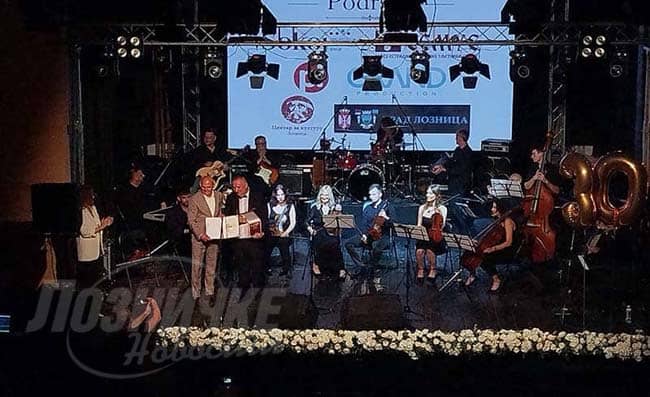 ТРИ ДЕЦЕНИЈЕ „СТРУЈА БЕНДА“ – Од симфоније до српског кола