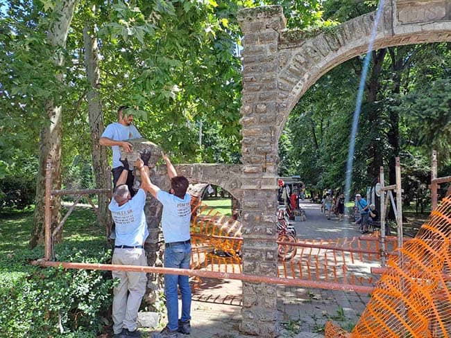 У БАЊСКОМ ПАРКУ – Почели радови на главној капији