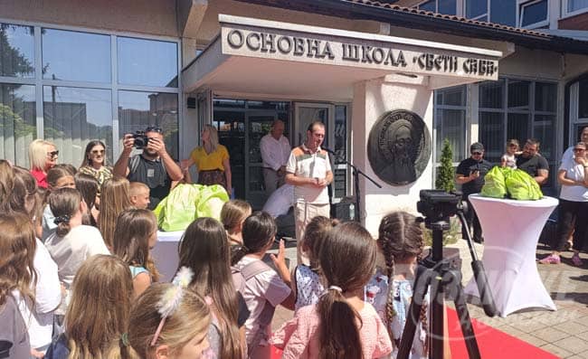 ОШ „СВЕТИ САВА“, ЛИПНИЧКИ ШОР – Почетак уз беле голубове